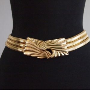 Spectacular Vintage Judith Leiber gold belt. Perfect condition! 26”